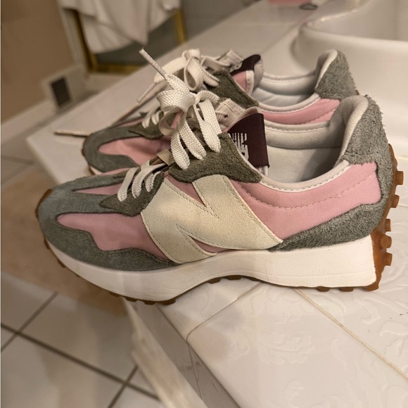 New Balance Women's Pink and Green Sneakers 327 - Size 6.5 - Picture 4 of 9
